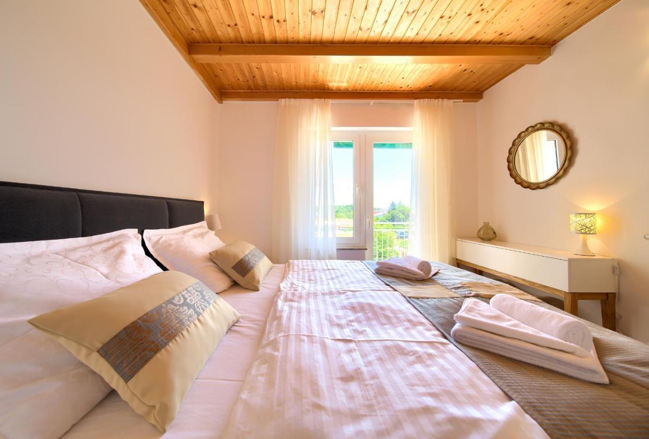 Apartments Adria Danka Крк Екстер'єр фото