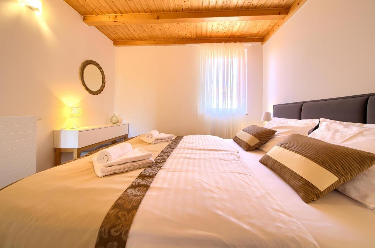 Apartments Adria Danka Крк Екстер'єр фото