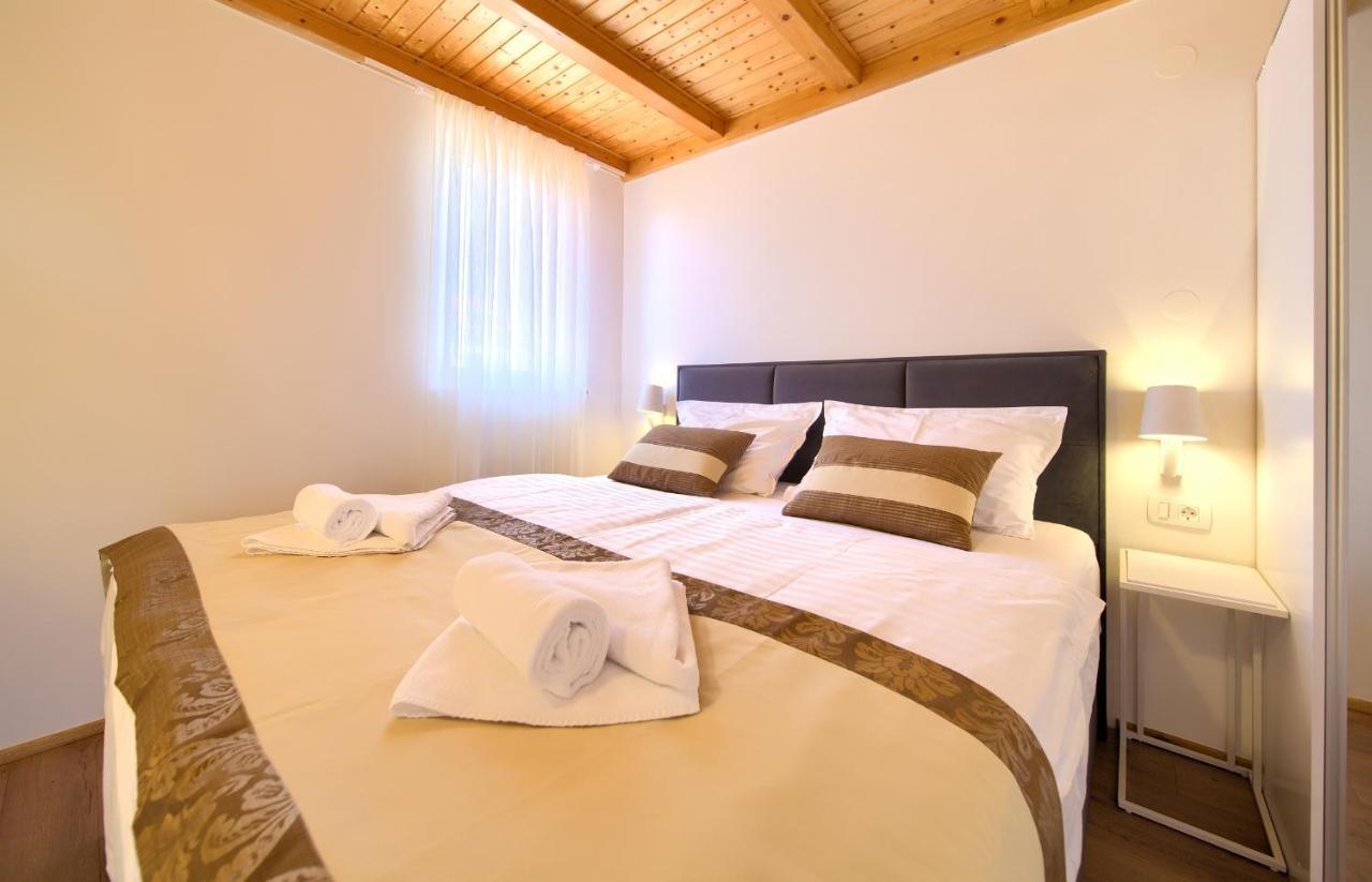 Apartments Adria Danka Крк Екстер'єр фото