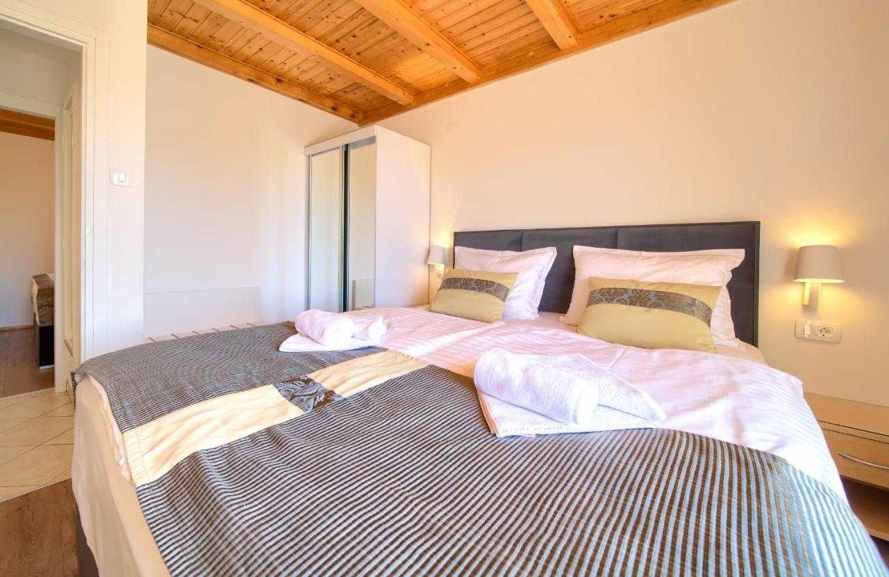 Apartments Adria Danka Крк Екстер'єр фото