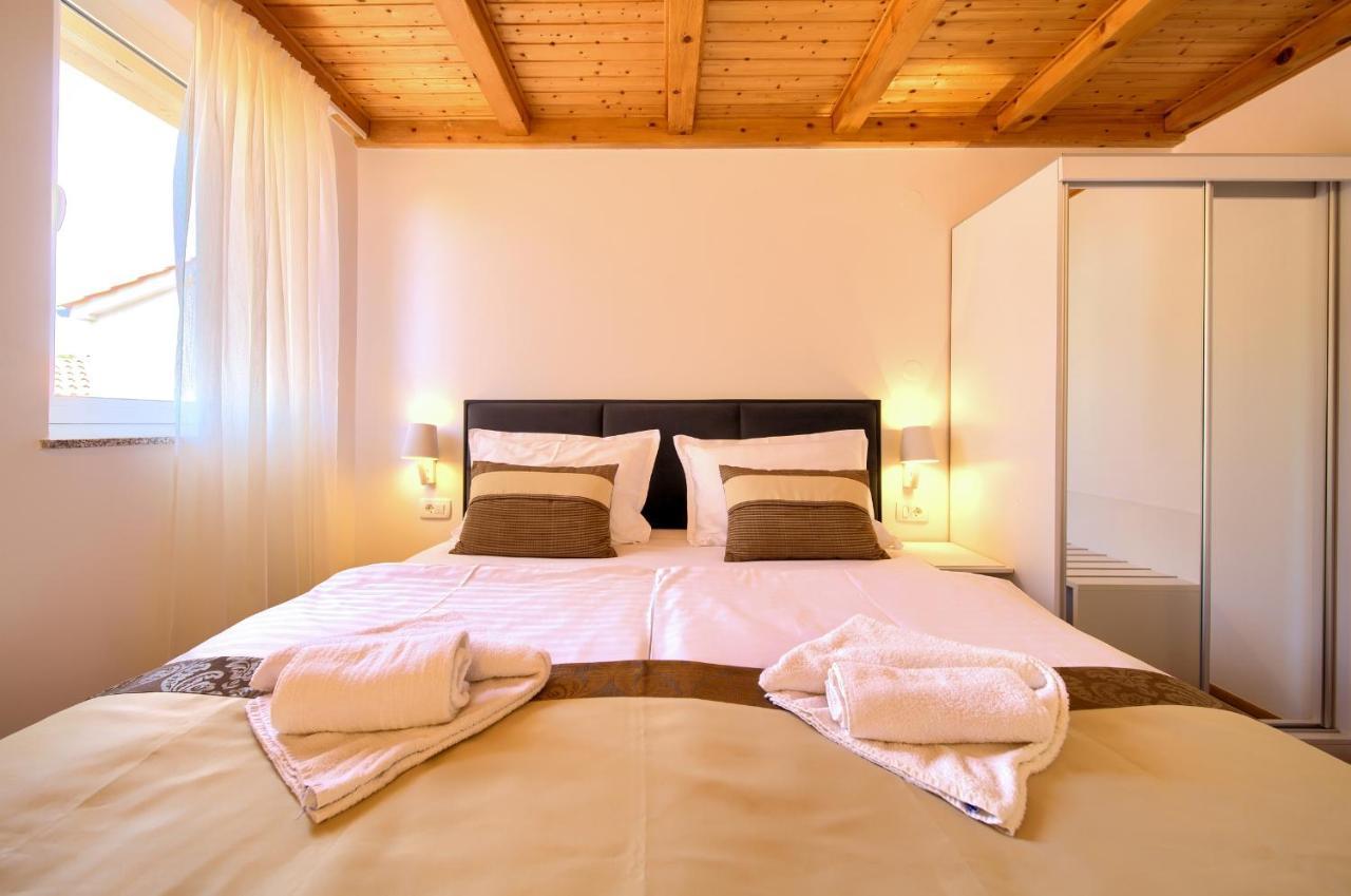 Apartments Adria Danka Крк Екстер'єр фото