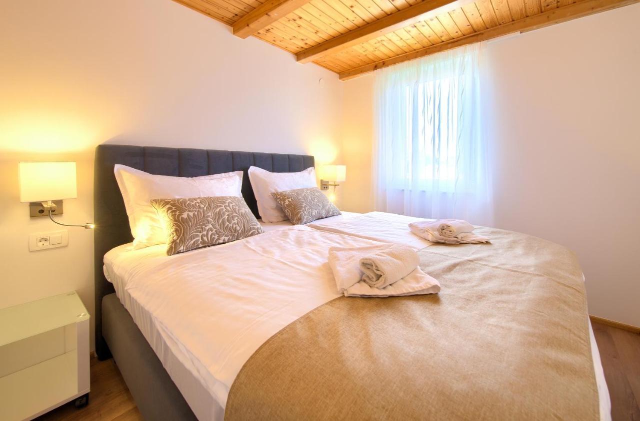 Apartments Adria Danka Крк Екстер'єр фото